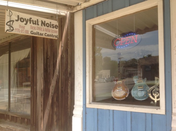 Joyful Noise Guitar Central in Clarksville, Arkansas