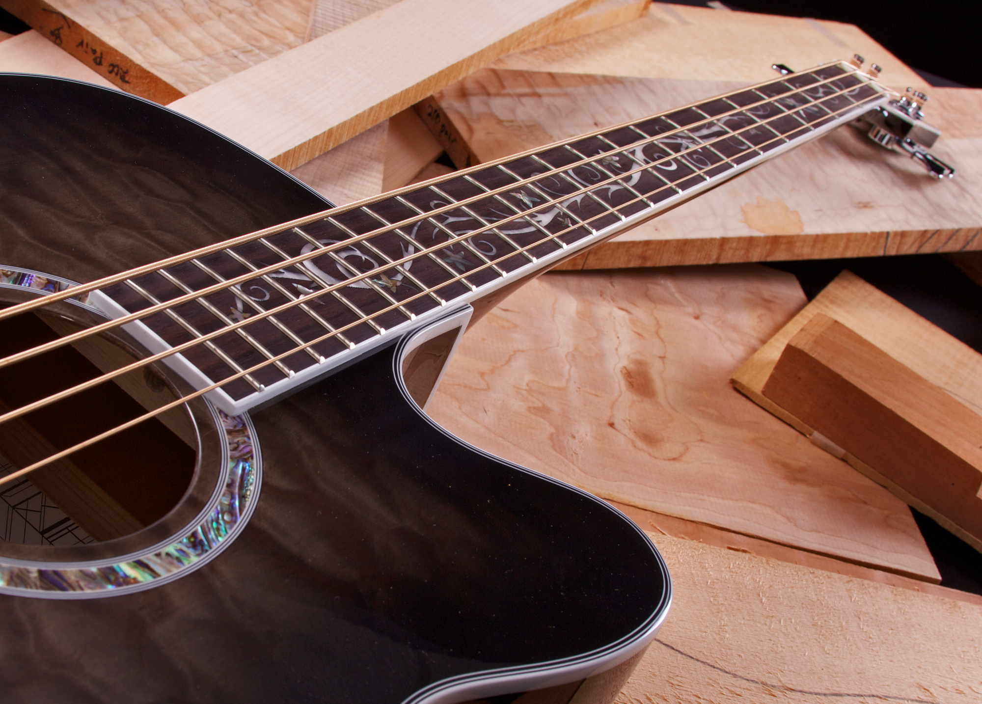 body of acoustic bass